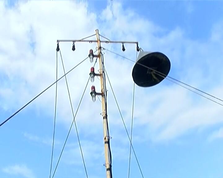 Signal number 9 has been set up at Kandla-Porbandar-Okha port following Cyclone Biparjoy. બિપરજોય વાવાઝોડાનું રૌદ્ર રૂપ જોતા કંડલા-પોરબંદર-ઓખા બંદર પર 9 નંબરનું સિગ્નલ લગાવાયું