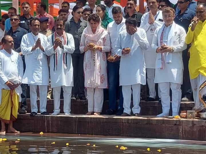 MP Election 2023 Priyanka Gandhi in Jabalpur Narmada Puja with 101 Brahmins Soft Hindutva MP Election 2023: जबलपुर में प्रियंका गांधी ने की मां नर्मदा की पूजा, BJP की ही पिच पर लड़ने का दिया संकेत