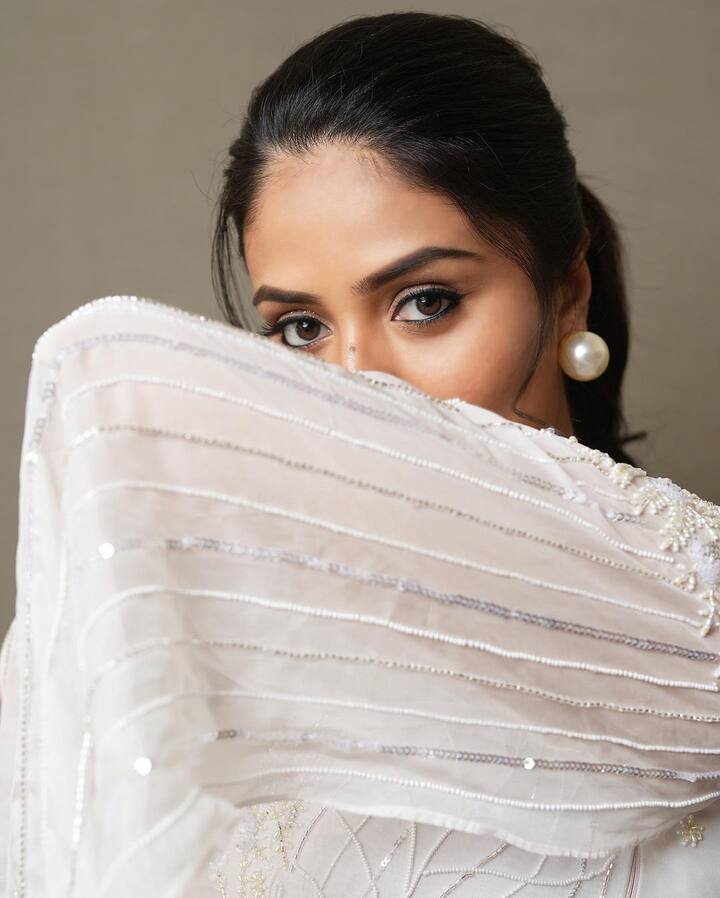 శ్రీముఖి అందమైన ఫోటోలు