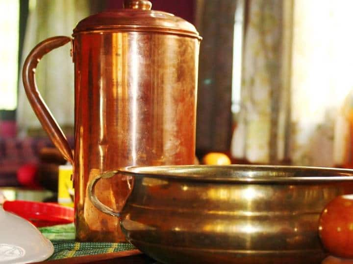 Can drinking water from copper bottles damage the liver and kidneys अगर इन बीमारी की दवा चल रही है तो तांबे के बर्तन में रखा पानी नहीं पीना चाहिए, बिगड़ सकती है तबियत