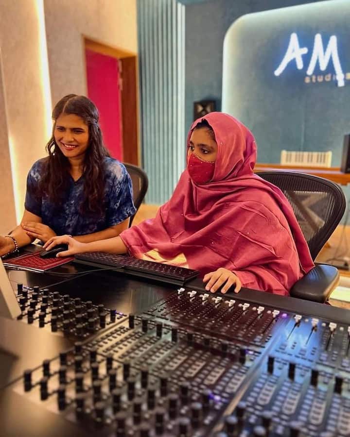 இந்த நிலையில் ஏ.ஆர்.ரஹ்மானின் மகளான கதீஜா ரகுமான் மின்மினி படத்தின் மூலம் இசையமைப்பாளாராக அறிமுகமாகிறார்