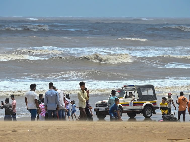 Cyclone Biparjoy Impact Maharashtra Six People Drown At Juhu Beach As High Tidal Waves Hit Mumbai Cyclone Biparjoy: 3 Of 5 Missing At Juhu Beach In Mumbai Dead, 1 Still Missing