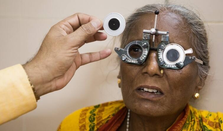 If it looks faint, be careful! Not only the eyes, this can also be a risk of serious diseases Eye Care:  ઝાંખુ દેખાતું હોય તો થઈ જાવ સાવધાન! માત્ર આંખો જ નહીં, આ ગંભીર રોગોનું પણ હોઈ શકે છે જોખમ