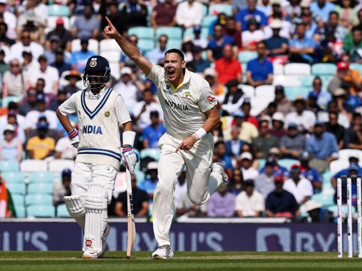 ऑस्ट्रेलिया के 469 रनों के जवाब में भारतीय टीम के बल्लेबाजों ने निराश किया. पहली पारी में टीम इंडिया महज 2 बल्लेबाज पचास रनों का आंकड़ा पार सके. पहली पारी में अंजिक्य रहाणे और शार्दुल ठाकुर ने अर्धशतक बनाया, लेकिन बाकी बल्लेबाज सस्ते में पवैलियन लौटे. (Photo Credit - Social Media)