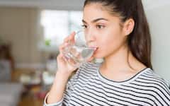 Water Intake: निरोगी आरोग्य हवंय? मग दिवसाला प्या 'इतके' ग्लास पाणी