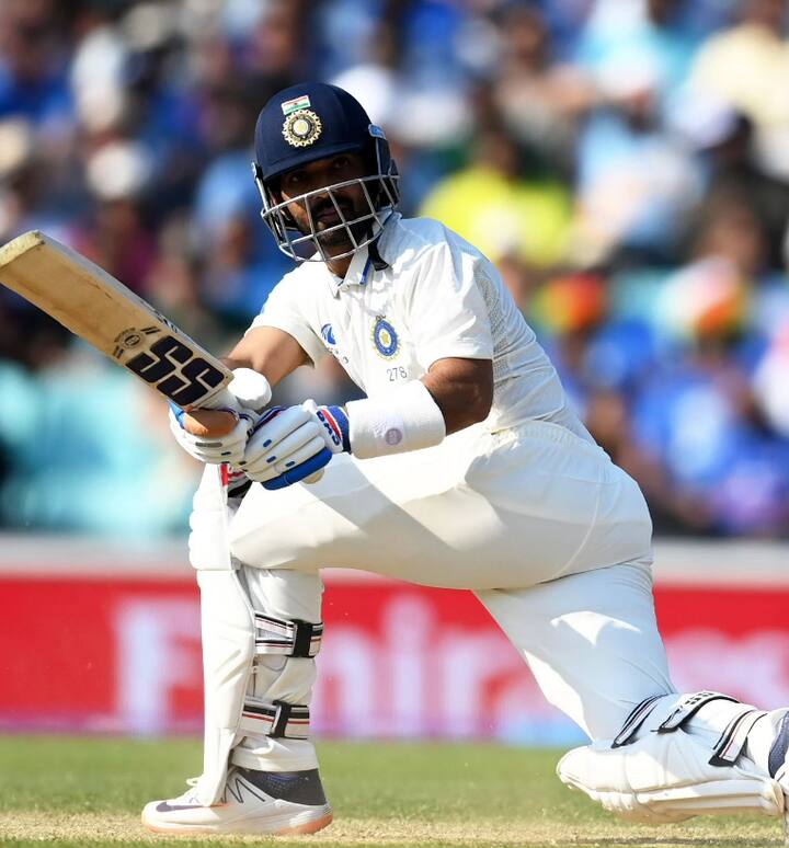 கோலியை தொடர்ந்து ஆல் ரவுண்டர் ஜடேஜா ரன்கள் எதுவும் எடுக்காமல் ஆட்டம் இழந்தார். 200 ரன்களை கடக்க உதவிய ரஹானேவும் மிட்செல் ஸ்டார்க்கின் பந்துவீச்சால் ஆட்டம் இழந்தார்.
