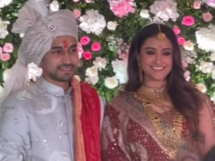 कपल ने मुंबई के सेंट रेजिस में संगीत का फंक्शन रखा था. कृष्णा के काफी दोस्तों ने कपल को बधाई देते हुए सेरेमनी की तस्वीरें और वीडियो शेयर किए हैं.