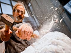 J-K Artist Transforms Stones And Sand Into Enchanting Art Forms, Conjuring Magical Creations