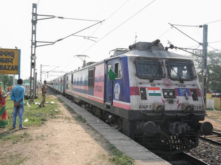 Odisha Train Accident foot masagger not misuse part of drivers safety reilway refutes misuse allegation of funds Odisha Train Accident: 'फुट मसाजर, क्रॉकरी बेकार खर्च नहीं', रेलवे ने कांग्रेस के आरोपों को किया खारिज, बताया क्यों खरीदा ये सामान