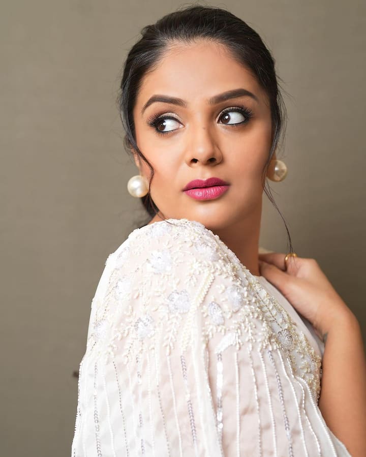 శ్రీముఖి అందమైన ఫోటోలు