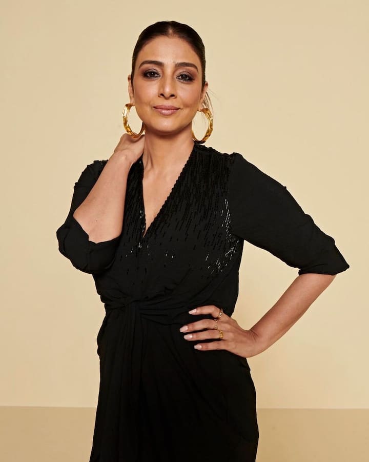 શિલ્પા શેટ્ટી, રકુલ પ્રીત સિંહ, મનીષા કોઈરાલા સહિતના સેલેબ્સે તબ્બુના ફોટા પર કોમેન્ટ કરી હતી. અભિનેત્રી હાલમાં જ અજય દેવગન સાથે ફિલ્મ 'ભોલા'માં જોવા મળી હતી.