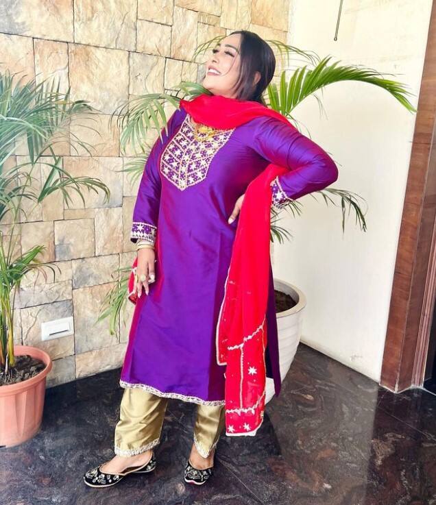 ਦਰਅਸਲ, ਸਾਜ਼ ਵੱਲ਼ੋਂ ਆਪਣੇ ਸੋਸ਼ਲ ਮੀਡੀਆ ਹੈਂਡਲ ਇੰਸਟਾਗ੍ਰਾਮ ਉੱਪਰ ਅਫਸਾਨਾ ਖਾਨ ਨਾਲ ਰੋਮਾਂਟਿਕ ਤਸਵੀਰ ਸ਼ੇਅਰ ਕਰ ਵਧਾਈ ਦਿੱਤੀ ਗਈ ਹੈ।