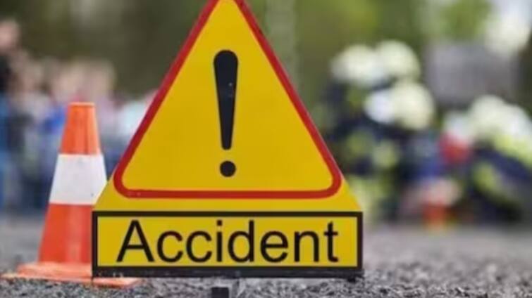 6 killed as car rams into lorry in Andhra Pradesh know the full details Accident: லாரி மீது கார் மோதி பயங்கர விபத்து.. 2 வயது குழந்தை உட்பட 6 பேர் பரிதாப உயிரிழப்பு - பெரும் சோகம்
