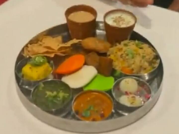 US restaurant to launches Modi ji thali with rasgulla sarso ka sag and others food items Modi Ji Thali: अमेरिकी रेस्टोरेंट में मिल रही 'मोदी जी थाली', रसगुल्ला, सरसों का साग जैसे व्यंजनों का ले सकेंगे स्वाद