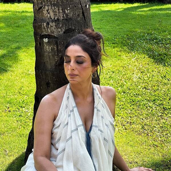 તબ્બુ સોશિયલ મીડિયા પર ખૂબ જ એક્ટિવ રહે છે અને ઈન્સ્ટાગ્રામ પર પોતાની એક શાનદાર તસવીરો શેર કરતી રહે છે. હાલમાં જ તબ્બુએ તેના કેટલાક ફોટો શેર કર્યા છે જે ઈન્ટરનેટ પર ખૂબ વાયરલ થઈ રહ્યા છે.