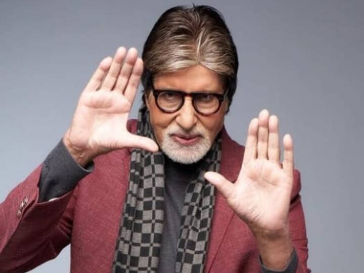 बिग बी यानी अमिताभ बच्चन के पास भी फोर व्हीलर गाड़ियों की कमी नहीं है. उनके पास 25 कारें हैं जिनमें एक मर्सिडीज बेंज भी शामिल है. जानकारी के मुताबिक इसकी कीमत 10.50 करोड़ है.