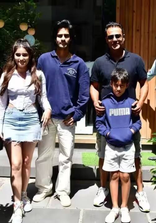 अमन हा अजय देवगणची बहीण नीलम देवगण गांधी यांचा अमन मुलगा आहे.