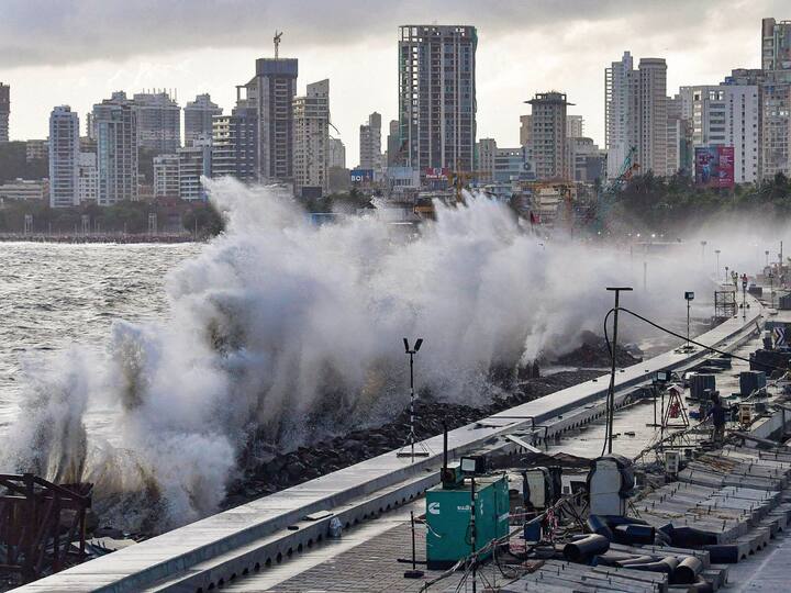 Waves also hit the Mumbai's waterfront during high tide due to the formation of Cyclone Biporjoy in the Arabian Sea at Marine Drive earlier on Saturday. (Source: PTI)