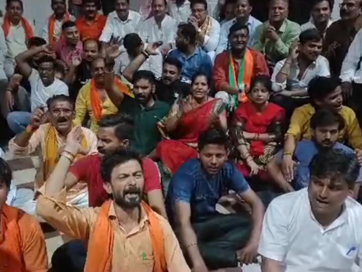 Kanpur BJP workers created ruckus in barra police station and abused police personnel ann Kanpur News: कानपुर में बीजेपी नेताओं ने थाने में किया हंगामा, पुलिसकर्मियों से की धक्का-मुक्की, लगाए जय श्रीराम के नारे