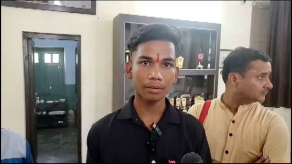 Controversy For Applying Tilak In Haryana School: స్కూల్ లోకి రానివ్వకుండా ఆపేశారు..!