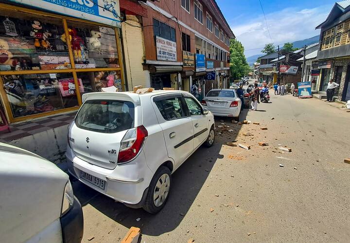 গত মাসে একই রকম কম্পন অনুভূত হয়েছিল দিল্লিতে। সে বার ভূমিকম্পের উৎসস্থল ছিল আফগানিস্তান।
