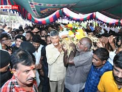 In Pics: కొత్తకోట దయాకర్ రెడ్డి అంత్యక్రియల్లో పాల్గొని పాడె మోసిన చంద్రబాబు