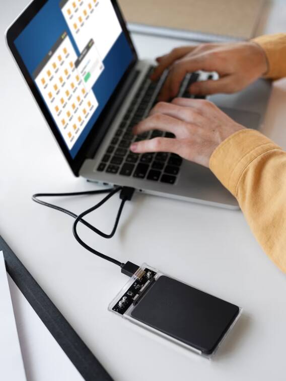 ये टिप्स फॉलो कीजिए, फिर फटाफट नहीं खत्म होगी लैपटॉप की बैटरी