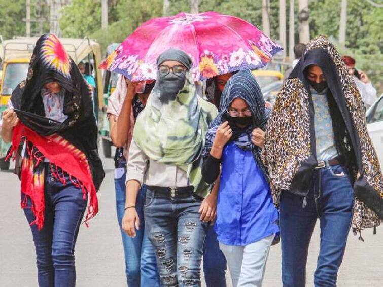 Due to westerly winds and heat wave, few districts will receive moderate rain for the next 4 days, the Meteorological Department said. TN Weather Update: மண்டையை பிளக்கும் வெயில்.. வெப்பநிலை இயல்பை விட 4 டிகிரி செல்சியஸ் கூடுதலாக இருக்கும்.. சூடான வானிலை அப்டேட் இதோ..