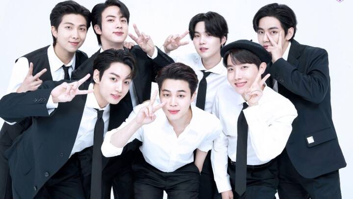 13 जून 2013 साली BTS नं के-पॉप इंडस्ट्रीमध्ये पदार्पण केलं. यानंतर या 7 प्रतिभावान पोरांनी नाव काढलं.