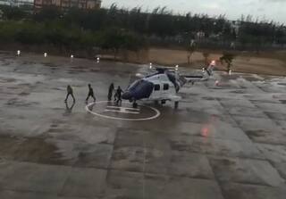 Biporjoy Cyclone:  મધ દરિયે કોસ્ટગાર્ડ અને NDRFનું રેસ્ક્યૂ ઑપરેશન, 50 લોકોને એરલિફ્ટ કરી બચાવ્યા