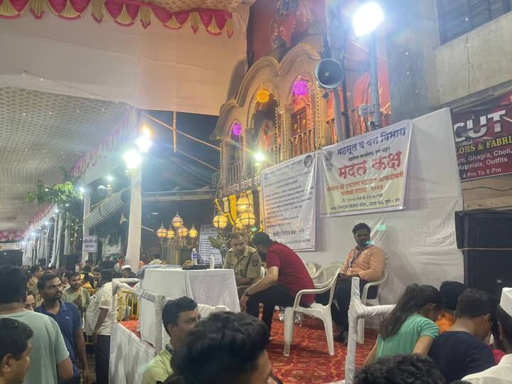 रात्री दोन वाजता नाना पेठ परिसरात मोठी गर्दी झाली होती.