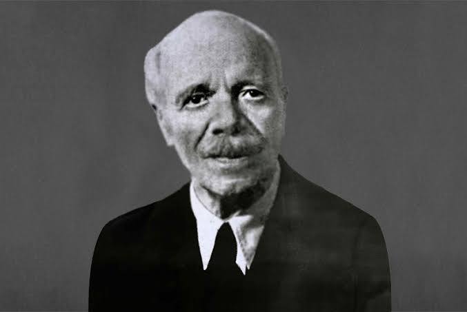 जिम कॉर्बेट: आयरिश मूल के जिम कॉर्बेट को जंगल और जंगली जीवों से खासा प्यार था. भारत के जंगलों की गहराइयों को समझना. बाघ और तेंदुओं की हरकतों को देखना समझना और उसके बाद उन्हें विलुप्त होने से बचाना उनके जीवन का मूल मकसद बन गया.