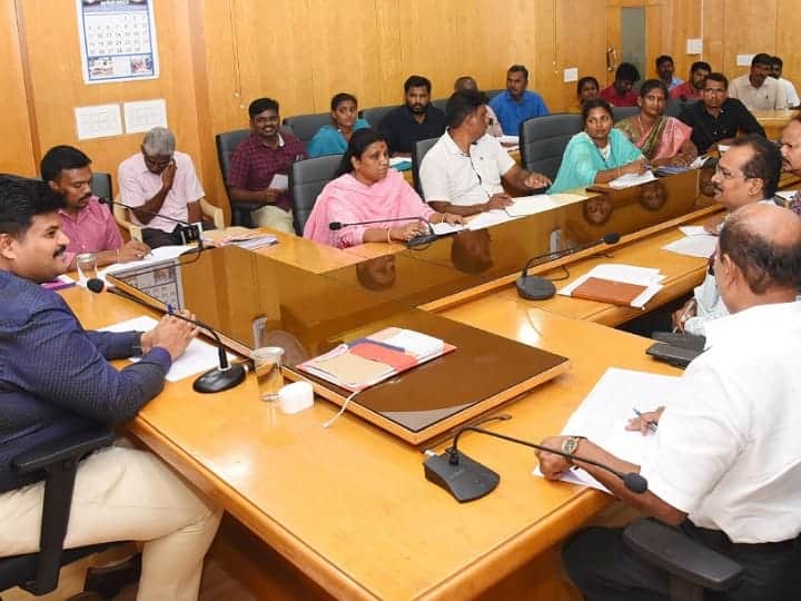 நியாய விலை கடைக்கு வரும் உணவுப் பொருட்கள் தரமானதாக இருக்க வேண்டும் - கரூர் ஆட்சியர் karur public distribution scheme, the food products coming to fair price shops should be of good quality TNN நியாய விலை கடைக்கு வரும் உணவுப் பொருட்கள் தரமானதாக இருக்க வேண்டும் - கரூர் ஆட்சியர்