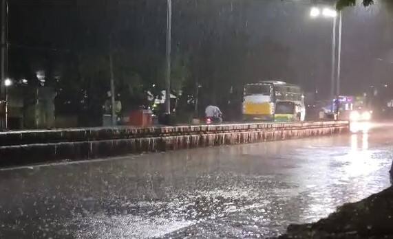 Heavy Rainfall in jetpur and lodhika  Rajkot Cyclone Biparjoy:  રાજકોટ જિલ્લામાં વાવાઝોડાની અસર, જેતપુર,  લોધિકામાં ધોધમાર વરસાદ