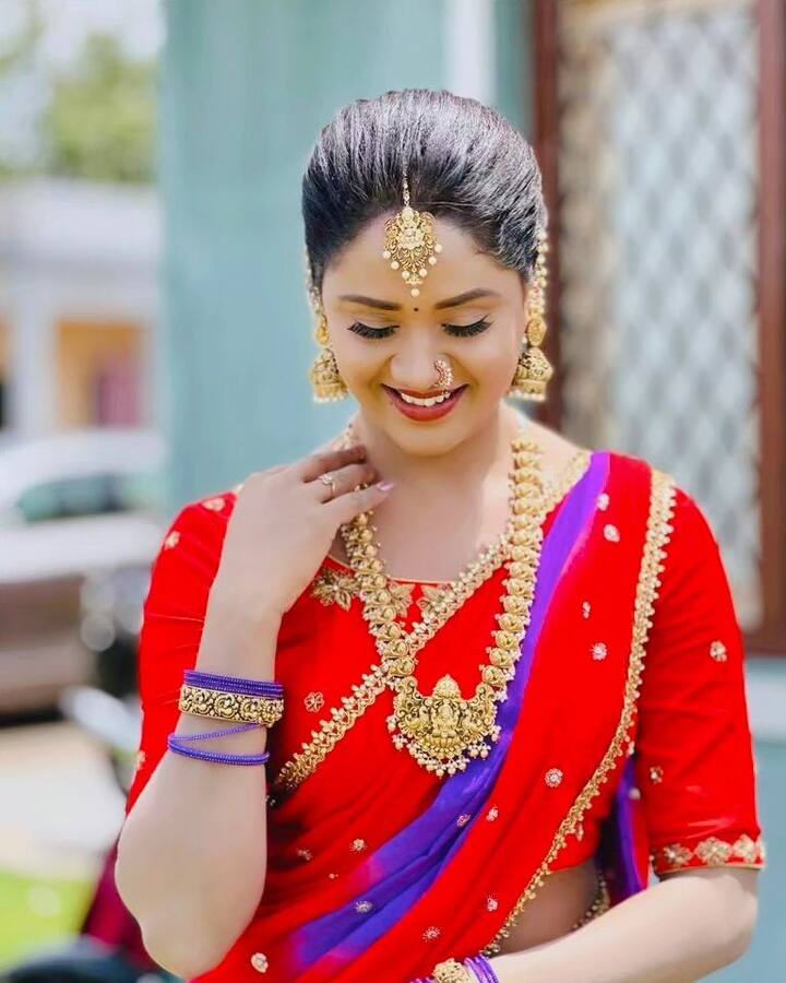 సోషల్ మీడియాలో యాక్టివ్ గా ఉండే కీర్తి..ఎప్పటికప్పుడు లేటెస్ట్ ఫొటోస్ షేర్ చేస్తుంటుంది