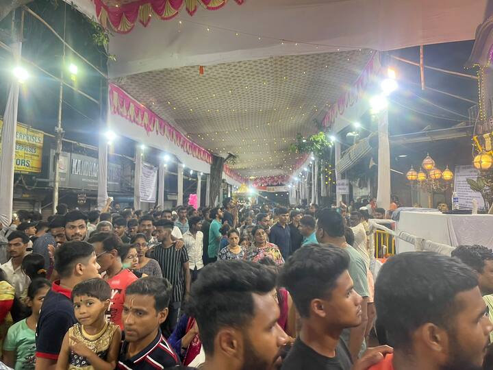 संत तुकाराम महाराज आणि संत ज्ञानेश्वर महाराजांच्या पालख्या पुण्यात दाखल झाल्या आहेत.