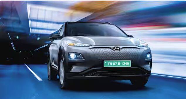 Hyundai Kona EV ਕੰਪਨੀ ਇਸ ਇਲੈਕਟ੍ਰਿਕ ਕਾਰ 'ਤੇ 50,000 ਰੁਪਏ ਤੱਕ ਦਾ ਕੈਸ਼ ਡਿਸਕਾਊਂਟ ਦੇ ਰਹੀ ਹੈ। ਇਹ ਇਲੈਕਟ੍ਰਿਕ ਕਾਰ ਫੁੱਲ ਚਾਰਜ 'ਤੇ 452 ਕਿਲੋਮੀਟਰ ਤੱਕ ਦੀ ਰੇਂਜ ਦੇਣ 'ਚ ਸਮਰੱਥ ਹੈ। ਇਸ ਦੇ ਨਾਲ ਹੀ ਕੰਪਨੀ ਦੇ ਨਵੇਂ ਵਾਹਨਾਂ 'ਤੇ ਕੋਈ ਡਿਸਕਾਊਂਟ ਆਫਰ ਨਹੀਂ ਹੈ, ਜਿਸ 'ਚ ਨਵੇਂ Verna, Venue, Creta, Tucson ਅਤੇ Ionic 5 ਵਾਹਨ ਸ਼ਾਮਲ ਹਨ।