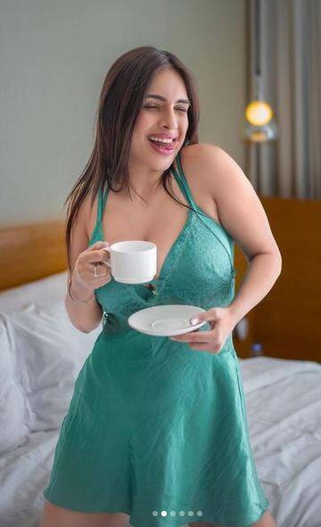 ਨੇਹਾ ਮਲਿਕ ਦੇ ਇਸ ਅੰਦਾਜ਼ ਨੂੰ ਫੈਨਜ਼ ਕਾਫੀ ਪਸੰਦ ਕਰ ਰਹੇ ਹਨ। ਹਾਲਾਂਕਿ ਉਨ੍ਹਾਂ ਦੇ ਪ੍ਰਸ਼ੰਸਕ ਉਨ੍ਹਾਂ ਦੀ ਤਾਰੀਫ ਕਰਦੇ ਨਹੀਂ ਥੱਕ ਰਹੇ ਹਨ।