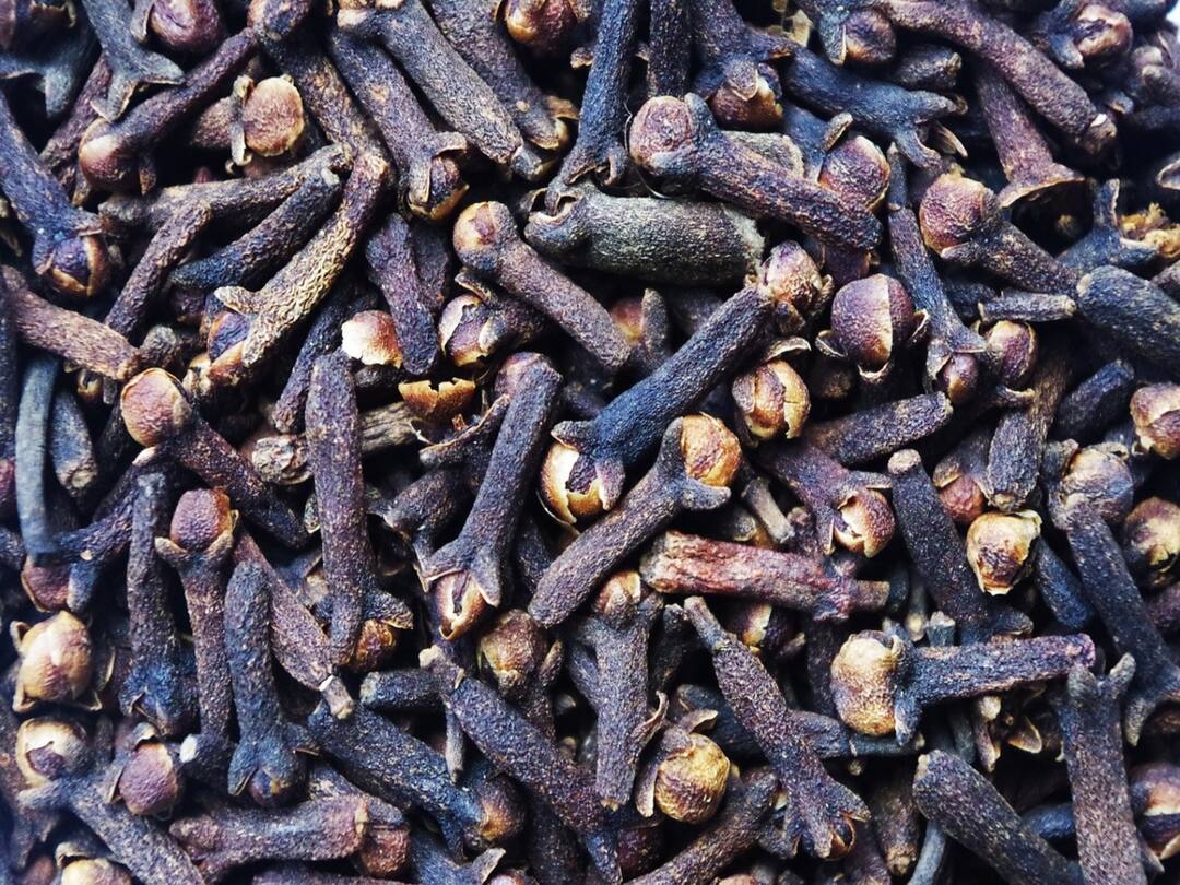 These special tricks of cloves give tremendous benefits చిన్న లవంగ పరిహారంతో పెద్ద సమస్యలకు పరిష్కారం