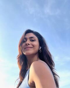 Mrunal Thakur: కూల్ లుక్స్ తో ఆకట్టుకుంటున్న ‘సీతారామం’ బ్యూటీ