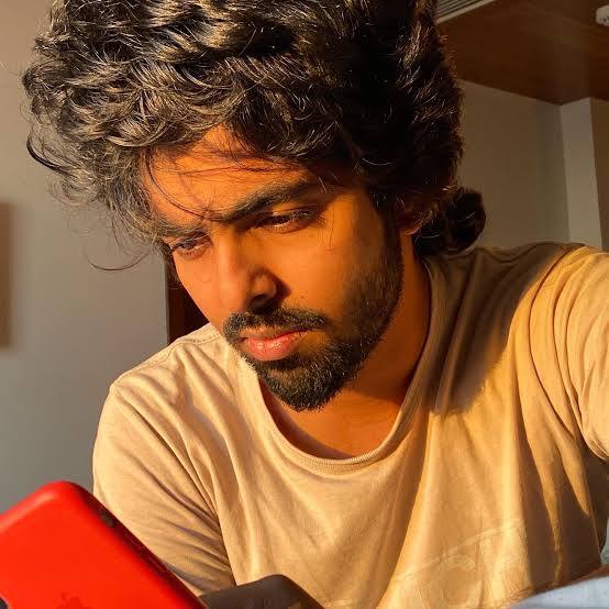 இன்றளவும் பலரை புல்லரிக்க வைக்கும் ஆயிரத்தில் ஒருவன் படத்தின் பின்னணி இசையை அமைத்த ஜி.வி பிரகாஷிற்கு பிறந்தநாள் வாழ்த்துக்கள்.
