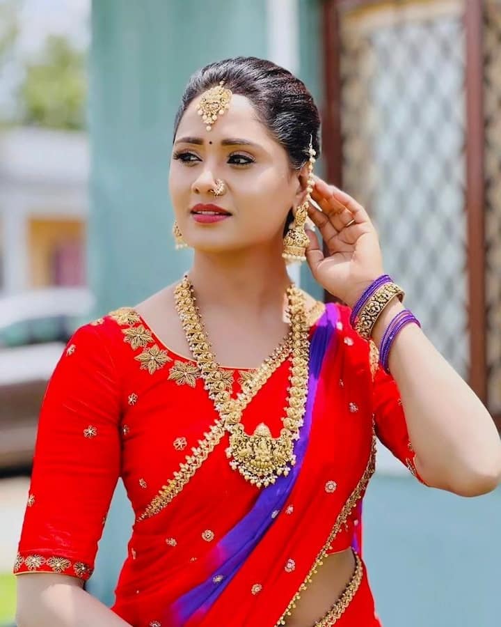 మనసిచ్చిచూడు, కార్తీకదీపం సీరియల్స్ తో టీవీ ప్రేక్షకులకు చేరువైన కీర్తి.. బిగ్ బాస్ హౌజ్ లో అడుగుపెట్టిన తర్వాత అందరి ఇంట్లో అమ్మాయిగా మారిపోయింది