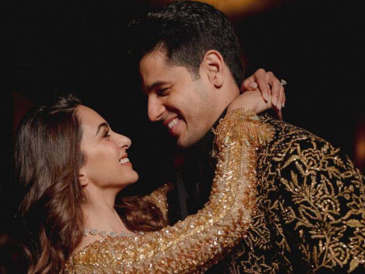 'शेरशाह' फिल्म के दौरान रिलेशनशिप में आए सिद्धार्थ मल्होत्रा और कियारा आडवाणी ने इसी साल फरवरी में शादी की. दोनों के बीच काफी अच्छी केमिस्ट्री देखी जाती है.