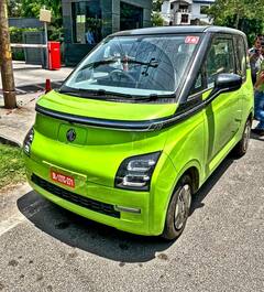 கம்மியான முன் பணத்தில் அசத்தலான MG Comet EV கார்.! மாத EMI இவ்வளவு தானா.!!!