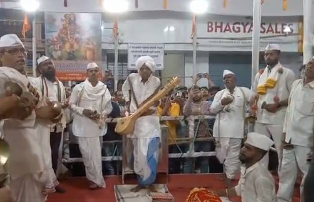 विठुरायाच्या गजरात सध्या पुण्यातील वातावरण चैैतन्य़दायी झालं आहे.