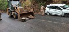 Raigad Landslide:  पाहा फोटो: किल्ले रायगड येथे दरड कोसळून वाहनांचे प्रचंड नुकसान, सुदैवाने जीवितहानी नाही