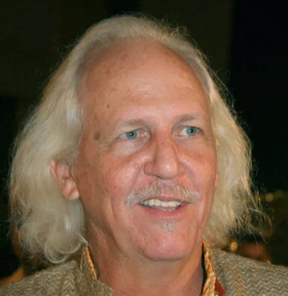 रोमिलस व्हिटेकर: न्यूजॉर्क में पले बड़े लेकिन रेन फॉरेस्ट कंजरवेशन और पर्यावरण के बारे में जानने समझने और उन्हें बचाने की ललक भारकत ले आई. इसके बाद वो यहां लंबे समय तक रहे. मद्रास स्नेक पार्क, अंडमान-निकोबार पर्यावरण ट्रस्ट और मद्रास स्थिति क्रोकोडाइल बैंक ट्रस्ट के फाउंडर भी वही हैं.