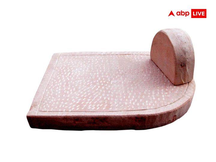 तीन दिन के बाद मां धरती का मासिक धर्म समाप्त होता है और चौथे दिन सिलबट्टे को दूध से स्नान कराया जाता है. इसे वसुमति गढ़वा कहा जाता है.