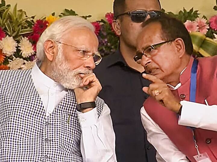 ABP News Cvoter Survey: सीएम शिवराज सिंह चौहान से क्यों पिछड़ गए हैं ज्योतिरादित्य सिंधिया, सर्वे में हुआ खुलासा ABP News Cvoter Survey on Face of BJP in Madhya Pradesh Assembly Election 2023 PM Narendra Modi CM Shivraj Singh Chouhan ABP News Cvoter Survey: सीएम शिवराज सिंह चौहान से क्यों पिछड़ गए हैं ज्योतिरादित्य सिंधिया, सर्वे में हुआ खुलासा