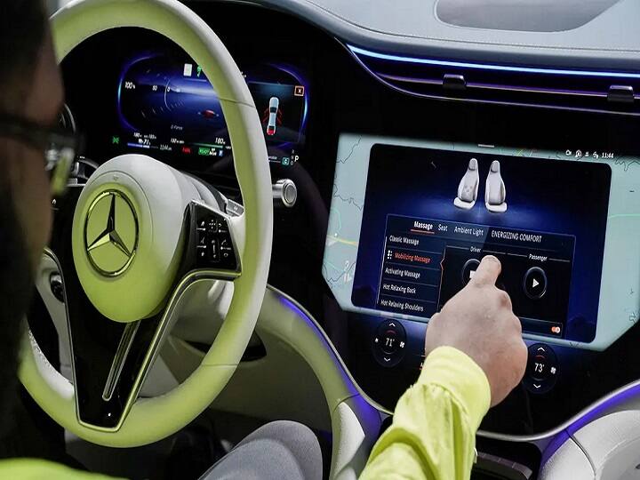 कनेक्टेड कार (Connected Car technology) यूजर्स को म्यूजिक, आवाज ऑर्गनाइज करने, पर्यटन जानकारी, इंटरनेट रेडियो, पर्यटन सेवाएं, और दूसरे मनोरंजन सर्विस उपलब्ध कर सकती है.